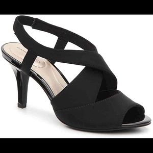 Bandolino criss cross strappy sandals